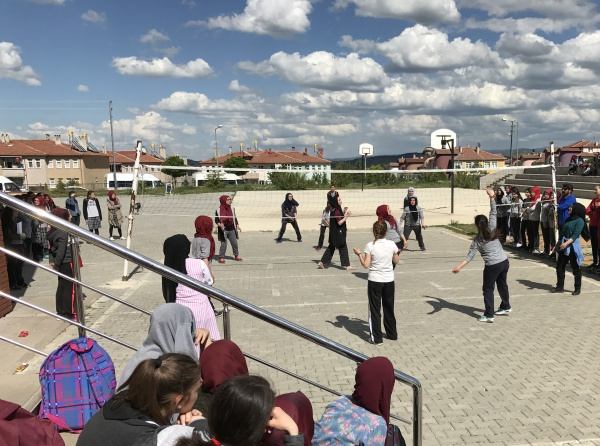 Sınıflar Arası Voleybol Turnuvası Sürüyor